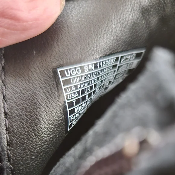 - UGGS size 7 Ex Cond - Picture 6 of 6